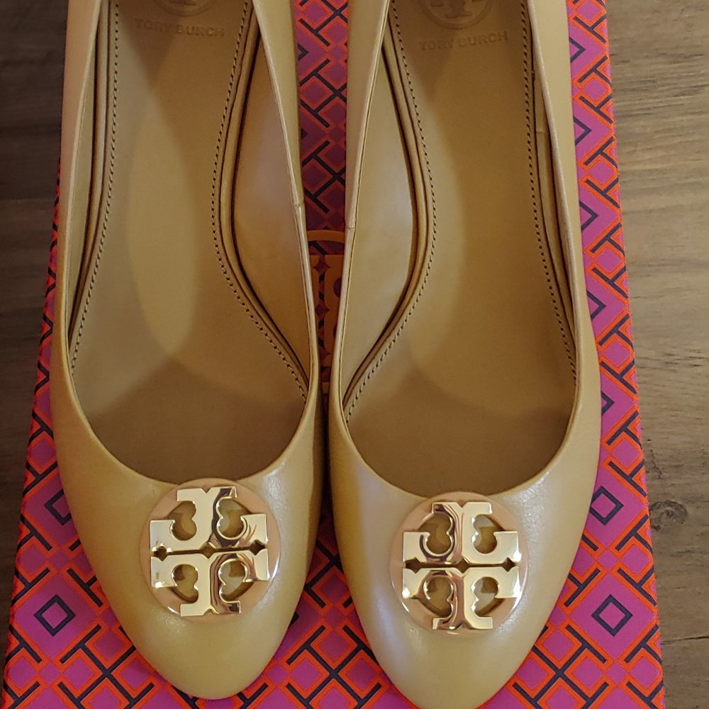 NWT Tory Burch Blond Natural Leather Wedge 8.5M